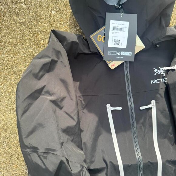 Arc'teryx Men's Black Jacket - Picture 3 of 4